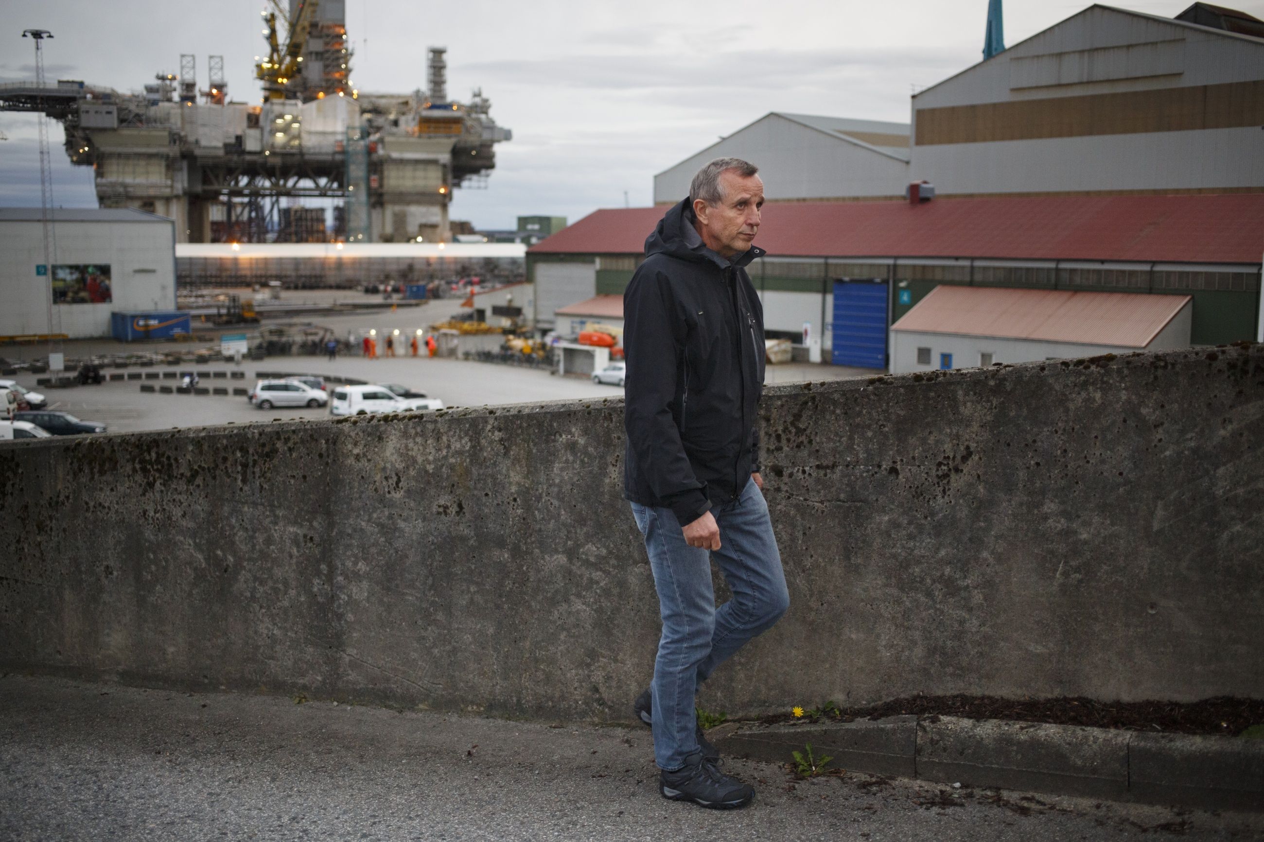 PÅ VEG UT: Atle Tranøy går snart ut av styret i Aker ASA. Her er han fotografert foran verftet Aker Stord.