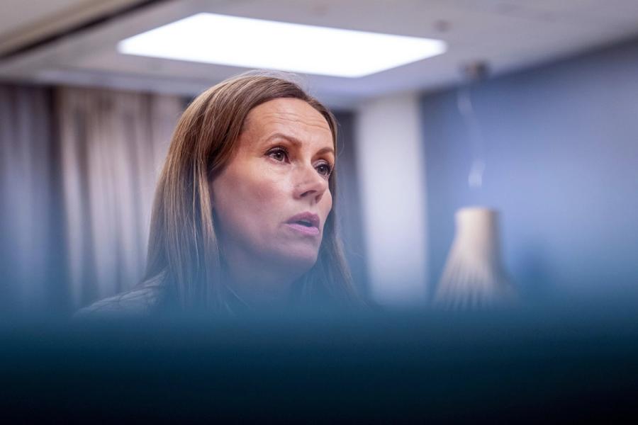 En dragkamp om verdifulle fiskekvoter havner nå på bordet til fiskeriminister Marianne Sivertsen Næss (Ap). I ytterste konsekvens kan fiskeflåten halveres.