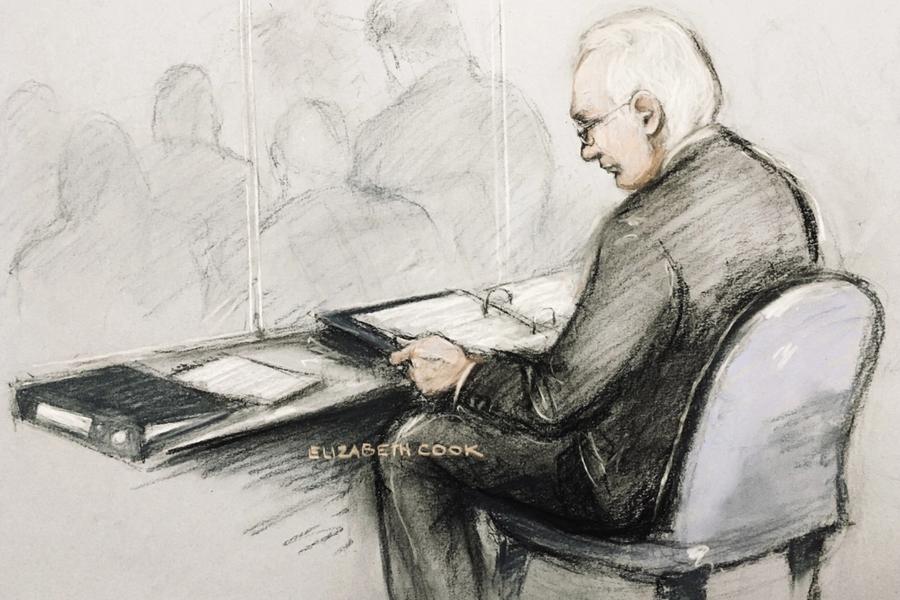 Den juridiske dragkampen mellom USA og Julian Assange startet i London i går.