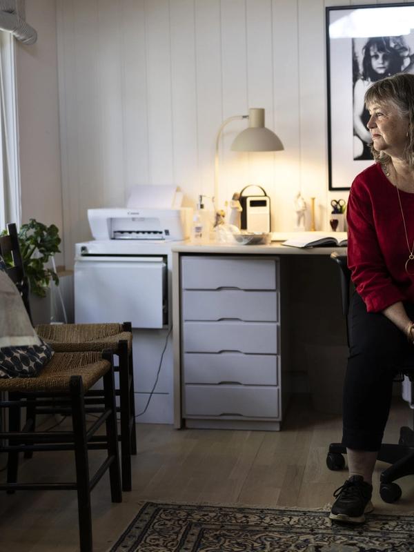 Jordmor Anett Michelsen hjelper gravide uten lovlig opphold i Norge med å føde hjemme.