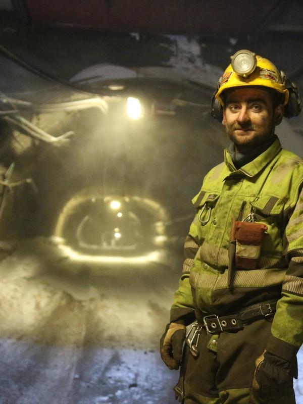 Haakon Løvli har drømmejobben innerst i kullgruva på Svalbard. Neste år tar drømmen slutt.