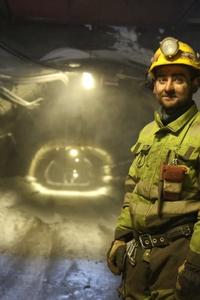 DRØMMEJOBB: Haakon Løvli (21) er gruvearbeider på Svalbard og gruer seg til at den siste norske kullgruva nå skal avsluttes. Han hadde gledet seg til en ny gruve 8.