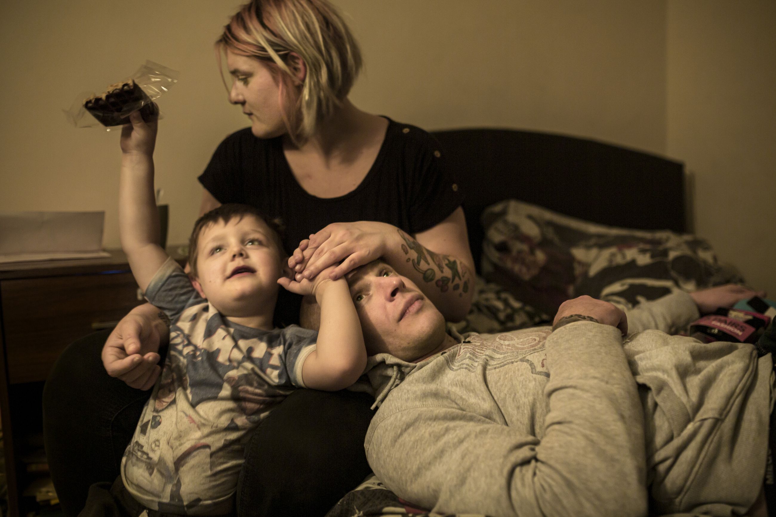 STARTEN: Aleksandra og kjæresten Vitalij avbildet i mars 2016, med Aleksandras sønn Dovydas, som her er fire år.