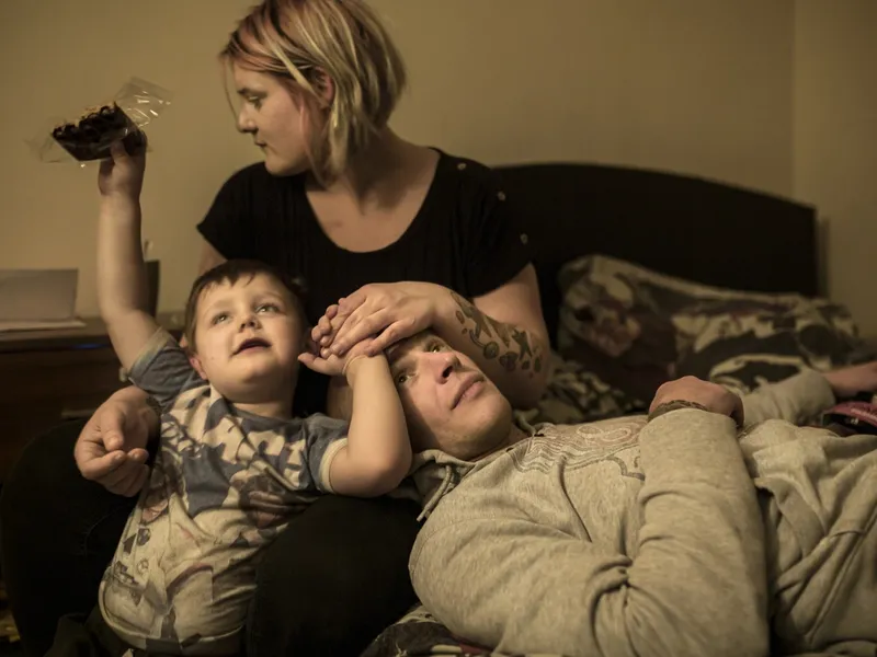 STARTEN: Aleksandra og kjæresten Vitalij avbildet i mars 2016, med Aleksandras sønn Dovydas, som her er fire år.