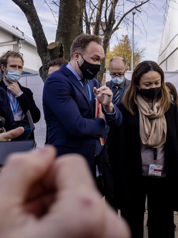 Lanserer brei allianse for å fase ut olja.