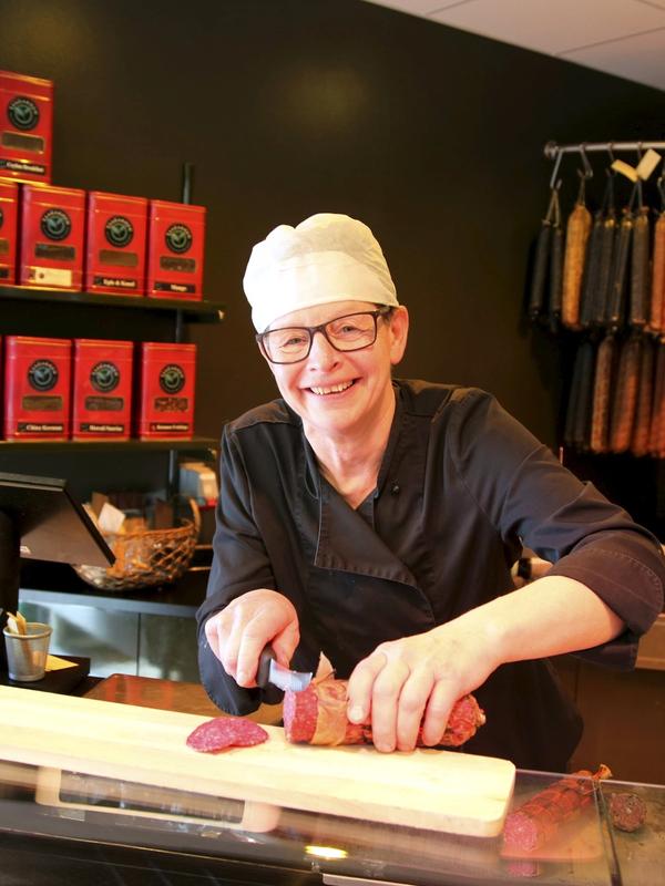 Pølsemaker Anni Byskov bekrefter at veien til mannens hjerte går via magen.