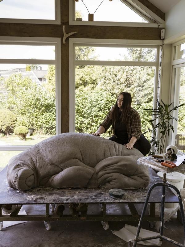 Astri Tonoian overlevde et enormt jordskjelv. Forholdet mellom mennesker og natur har opptatt kunstneren bak Freya-statuen siden.