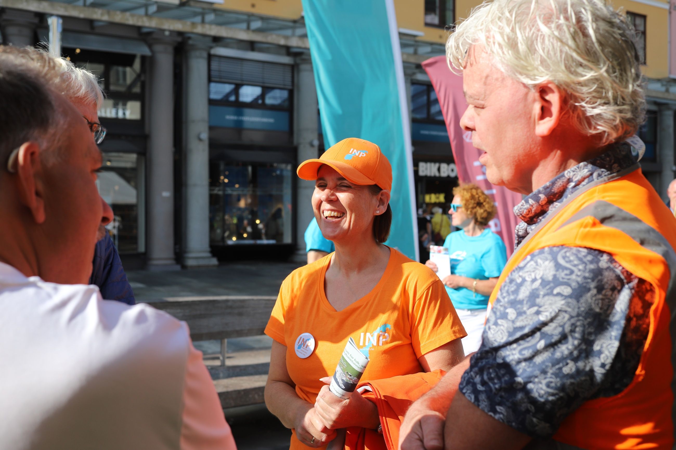 VESTAVIND: Ann Jorun Hillersøy i Industri- og næringspartiet på Torgallmenningen i Bergen. Ho toppar lista både i Bergen og Vestland.