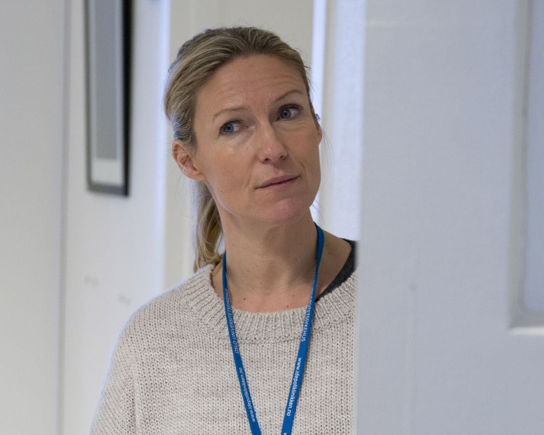 Programleder Helene Sandvig sjekker inn på lukket akuttpsykiatrisk enhet på Blakstad sykehus.