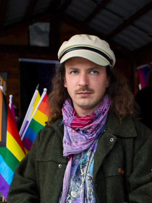Før dagens prideparade i Trondheim har prideflagg blitt utsatt for hærværk ved nær halvparten av byens barne- og ungdomsskoler. 