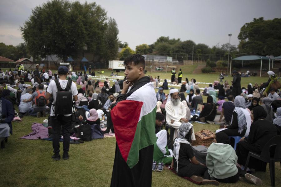 Det er som om Sør-Afrika vil betale tilbake sin gjeld til den inter­nasjonale solidaritetsbevegelsen som hjalp dem å bli kvitt apartheid.
