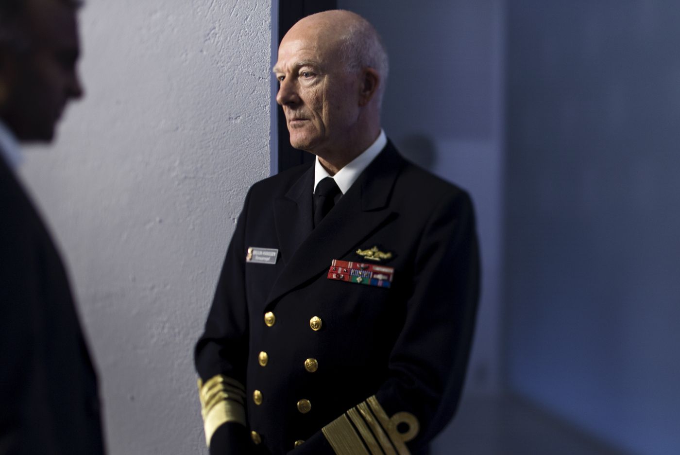 Forsvarssjef Haakon Bruun-Hanssen i Oslo Militære Samfunn, som ligger rett over gata. 
  
 Foto: Tom Henning Bratlie