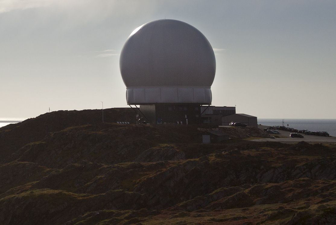 Forsvarets stasjon Vardø; Stasjonens fremste oppgave er å operere Globus radarene som kartlegger bevegelser i luftrommet over Barentshavet og våre øvrige interesseområder i nord.