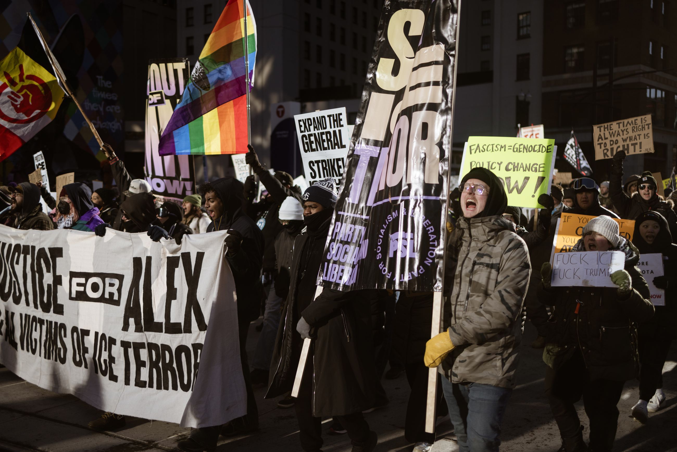 NOK: Titusener tok til gatene fredag i protest mot myndighetenes metoder i immigrasjonssaker.