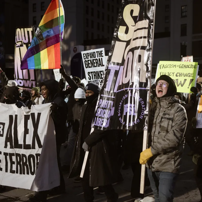 NOK: Titusener tok til gatene fredag i protest mot myndighetenes metoder i immigrasjonssaker.