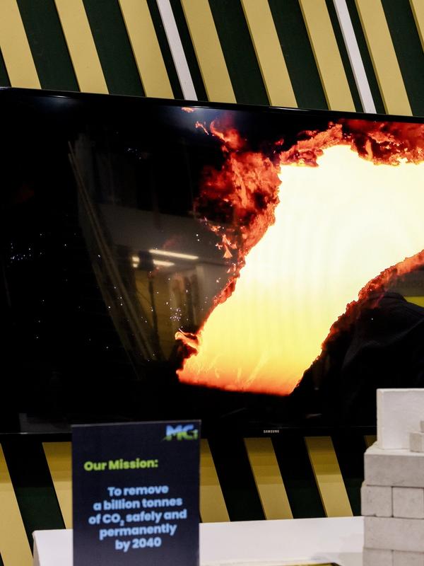Teknologioptimisme og folk med kopling til fossilindustrien dominerer paviljongene i Glasgow.