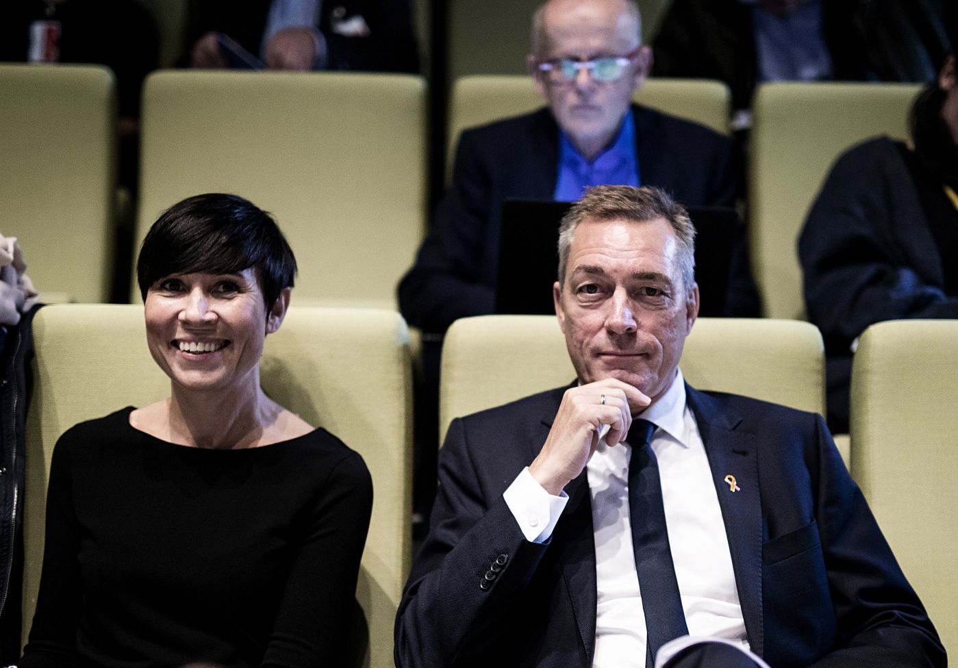 Oslo, Norge, 13.09.2018. Utvalgsleder Jan Petersen legger frem Libya rapporten, og overrekker den til Utenriksminister Ine Marie Eriksen Søreide og Forsvarsminister Frank Bakke-Jensen. Foto: Christopher Olssøn.