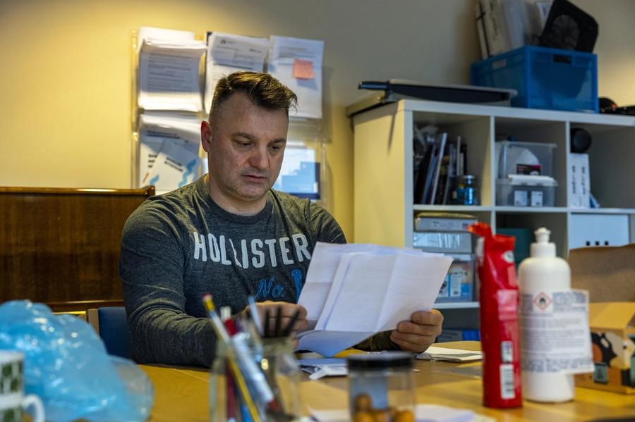 De mest kompliserte sykepengesakene hoper seg opp i Nav. Marcin Brzyski har ventet i et halvt år og ingen kan fortelle ham når han får svar.