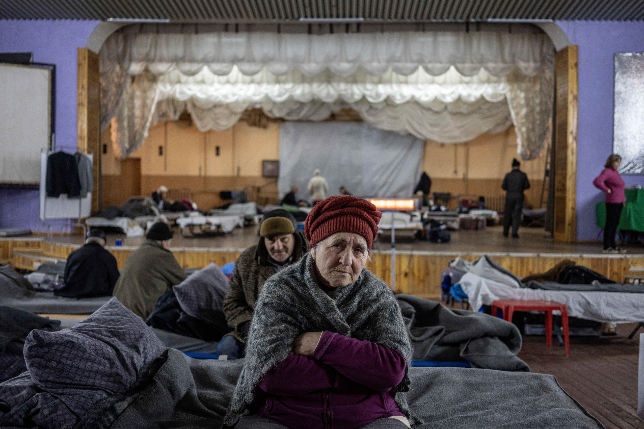 OFFER: Sivile ukrainere, evakuert fra frontlinja i Pokrovsk i øst i forrige uke, har fått midlertidig husly i Pavlohrad.