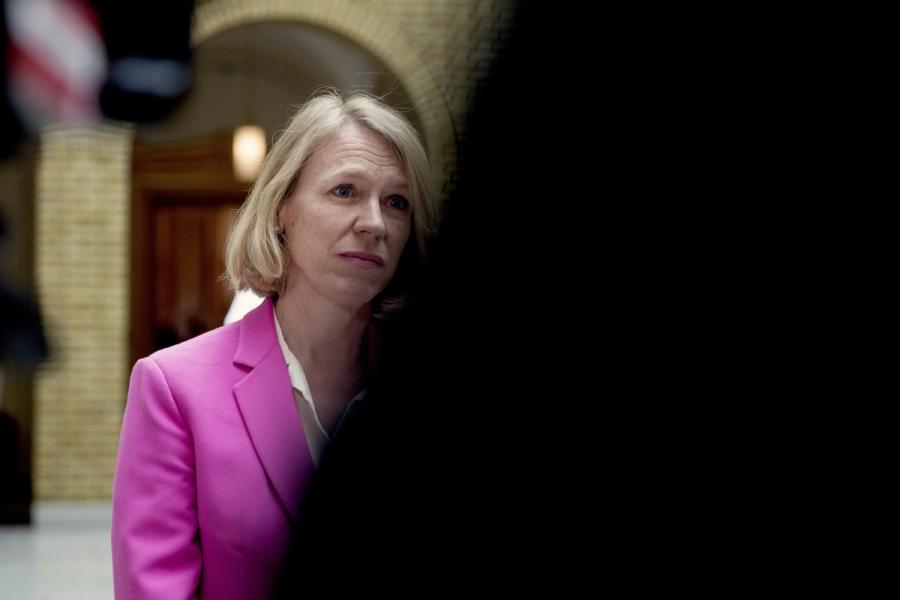 Utenriksministeren svarer ikke på spørsmål om Julian Assange, som nå har vært fengslet i fire år.
