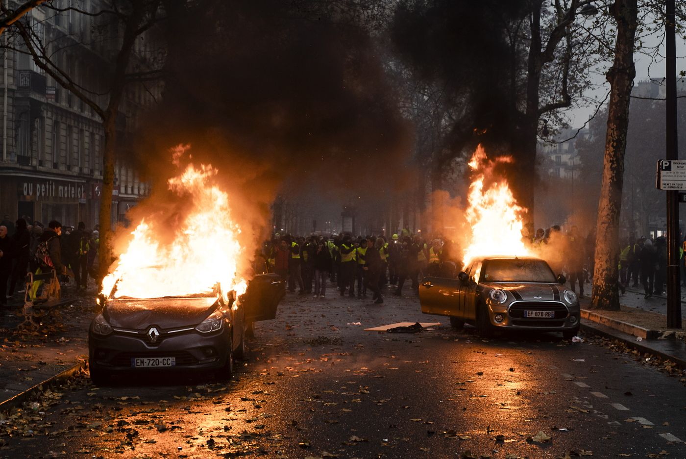 Paris, Frankrike, 01.12.2018. Gilets jaunes, de gule vestene mobiliserer i Frankrike mot Emanuel Macrons usosiale politikk. Foto: Christopher Olssøn.