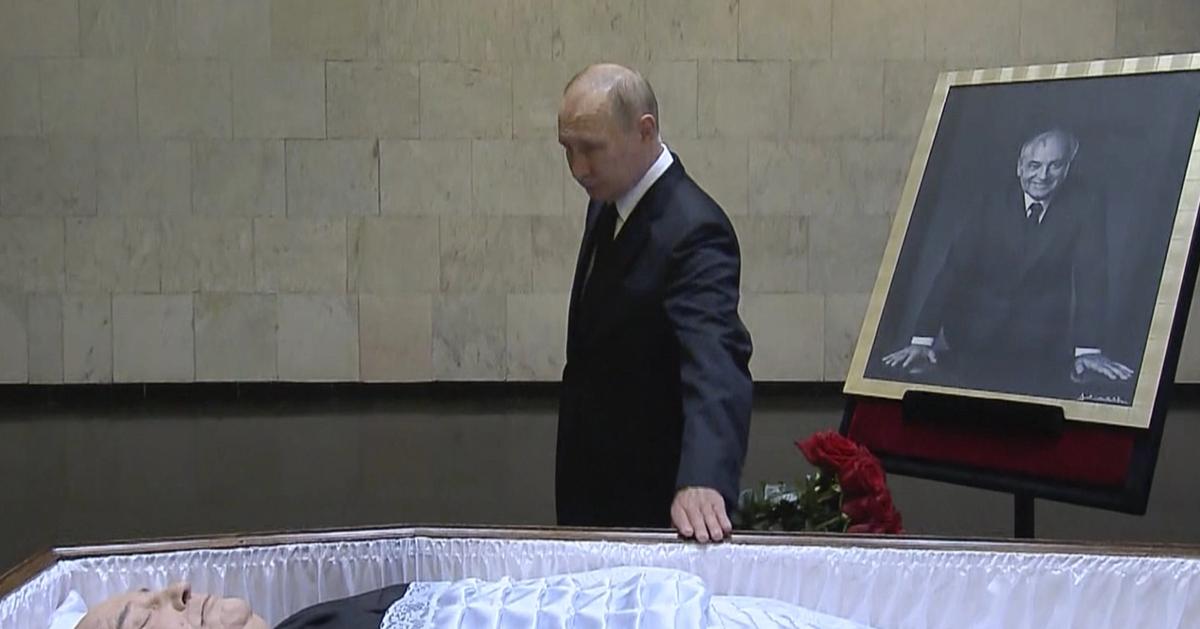 Трансляция прощания с навальным. Гроб. Церемония прощания с Горбачевым.