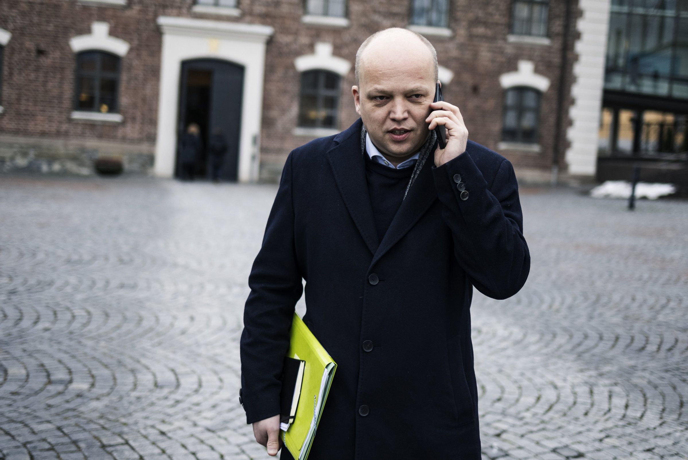 Oslo, Norge, 14.02.2022. I forbindelse med møter om den økonomiske situasjonen før tariffoppgjøret samles LO-leder Peggy Hessen Følsvik , NHO-leder Ole Erik Almlid, finansminister Trygve Slagsvold Vedum, statsminister Jonas Gahr Støre og Arbeids- og inkluderingsdsminister Hadia Tajik hos Statsministerens kontor (SMK). Foto: Christopher Olssøn.