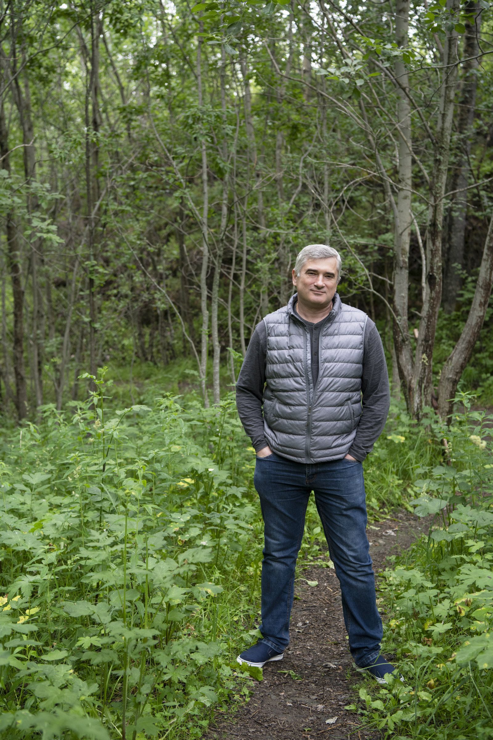 Dumitru Grozav jobber med en informasjonsside for ukrainske flyktninger. Nå informerer han flyktinger i Moldova om at de kan reise til Norge. Til Klassekampen.