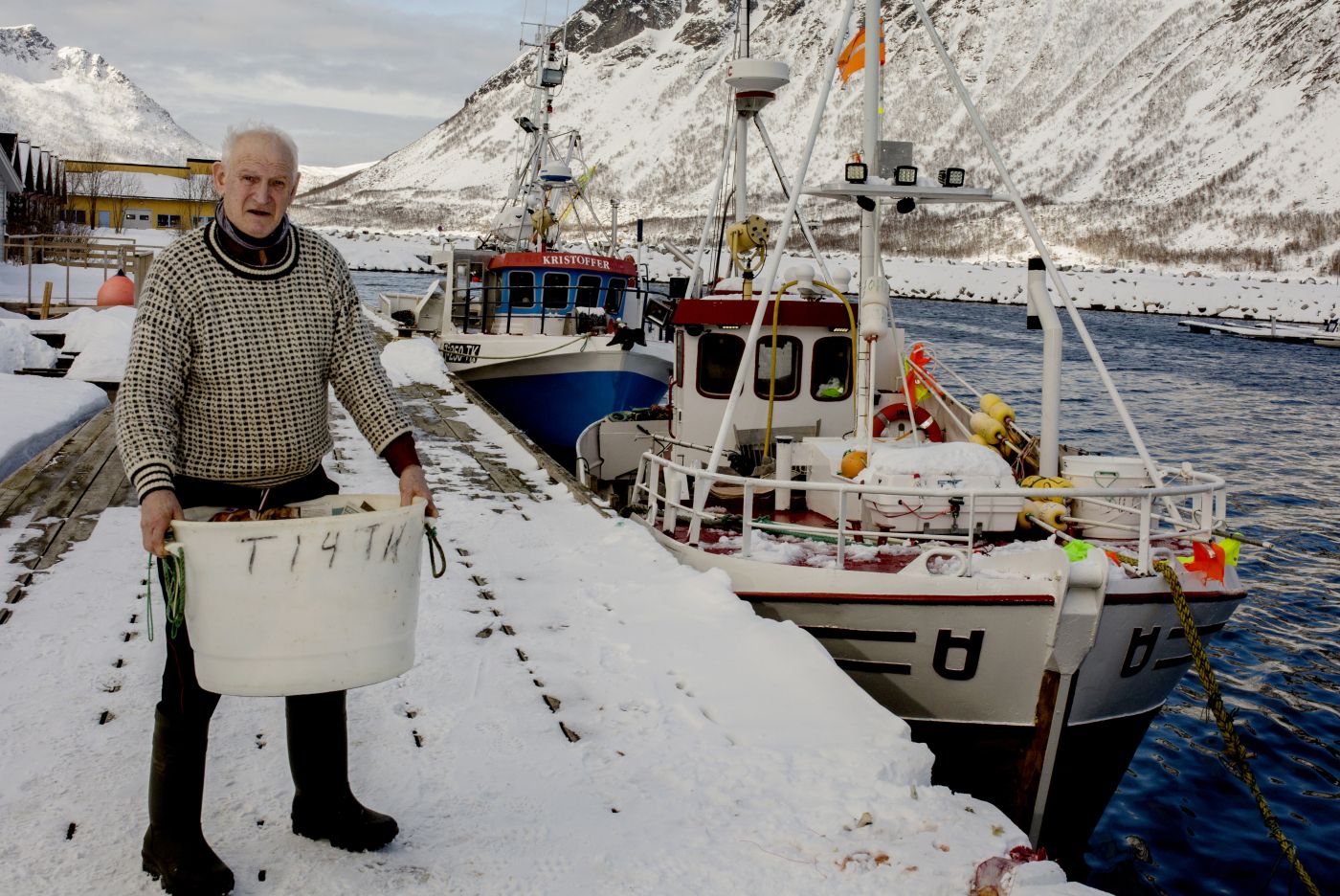 Johan Eide (74) i Gryllefjord på Senja har vært fisker i 60 år. Han forstår at olje kan gi inntekter og arbeidsplasser, men minner om at fisken har vært viktig for kysten i mange tusen år, og vil være det også i fremtiden.