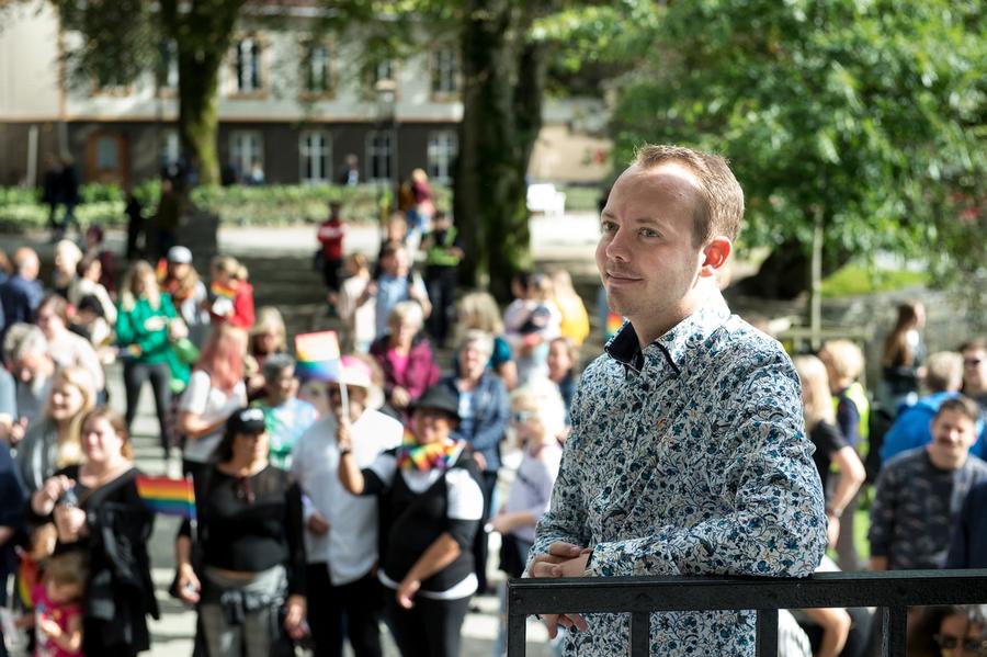 Skeive nettverk er åpne for surrogati