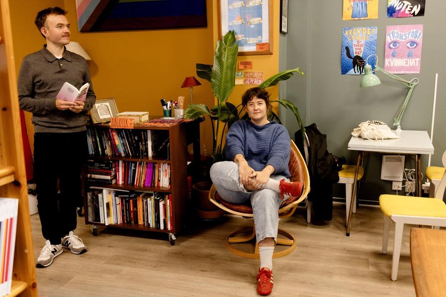 – Vi har lett for å glemme utopiene, sier folka i Anarres Bokkafé.