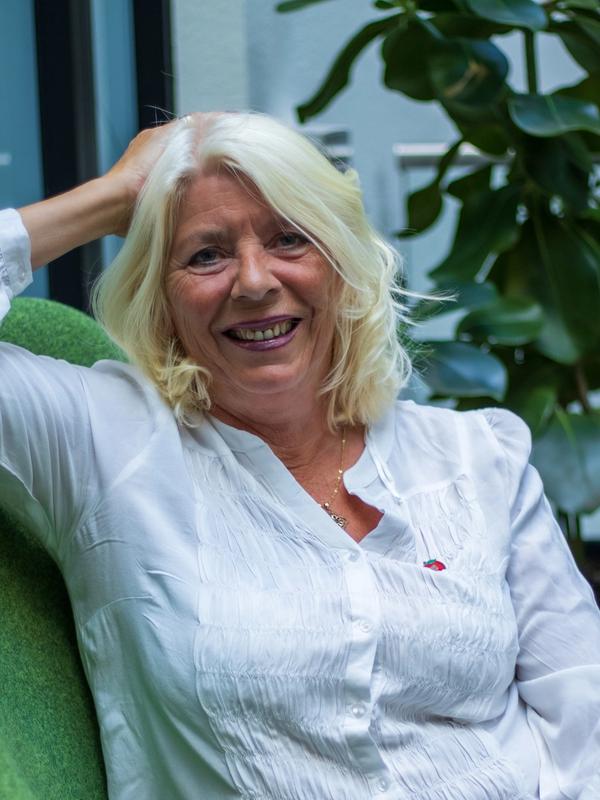Helt siden hun var liten, har Lena Kristiansen villet bestemme selv. Nå håper hun å ta kampen mot offentlig overformynderi inn i kommunestyresalen.