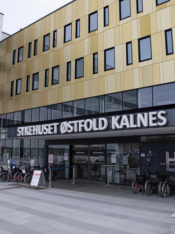 Gravide blir bedt om å undertegne en gjeldserklæring.