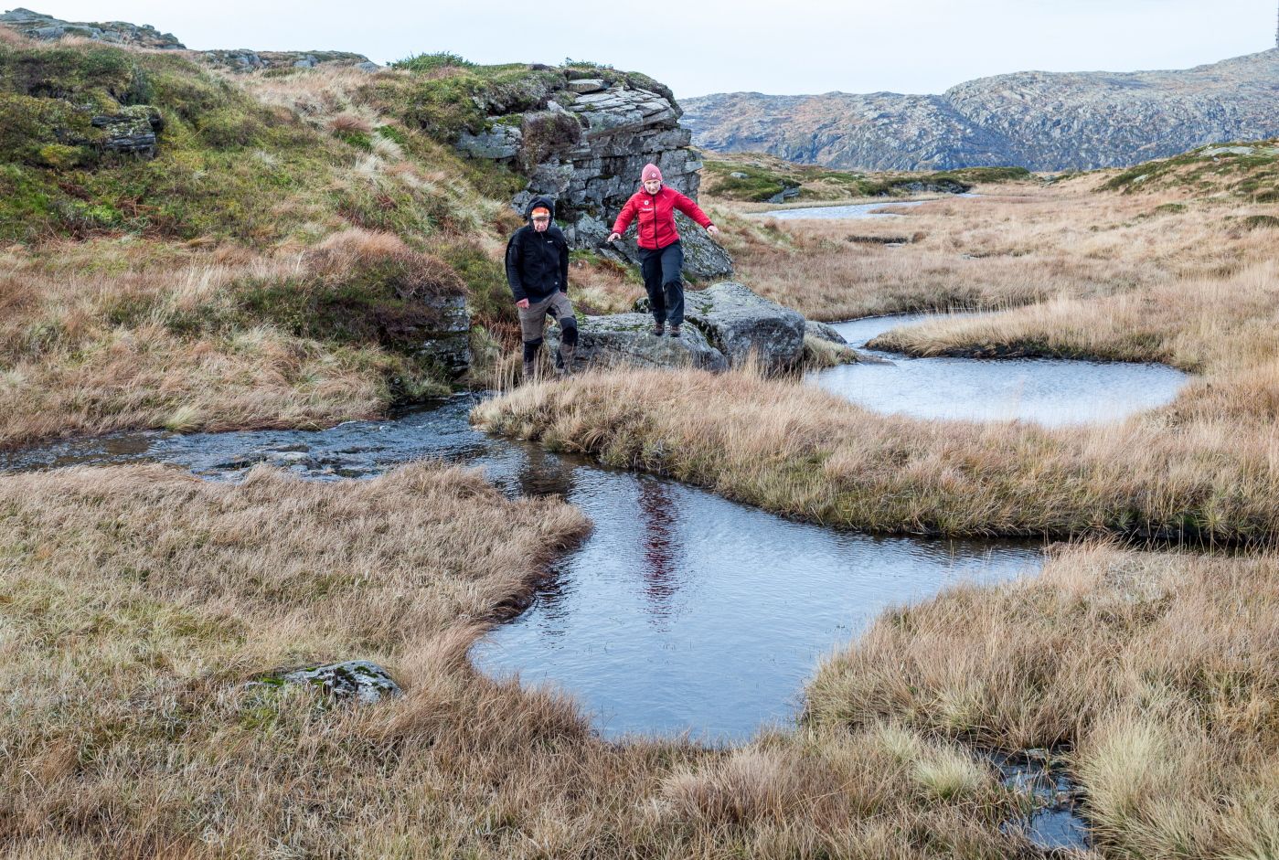 Jacob Rutledal og Wenche Irene Midthun på Dalsbotnfjellet der det er gitt konsesjon for utbygging av vindkraftverk