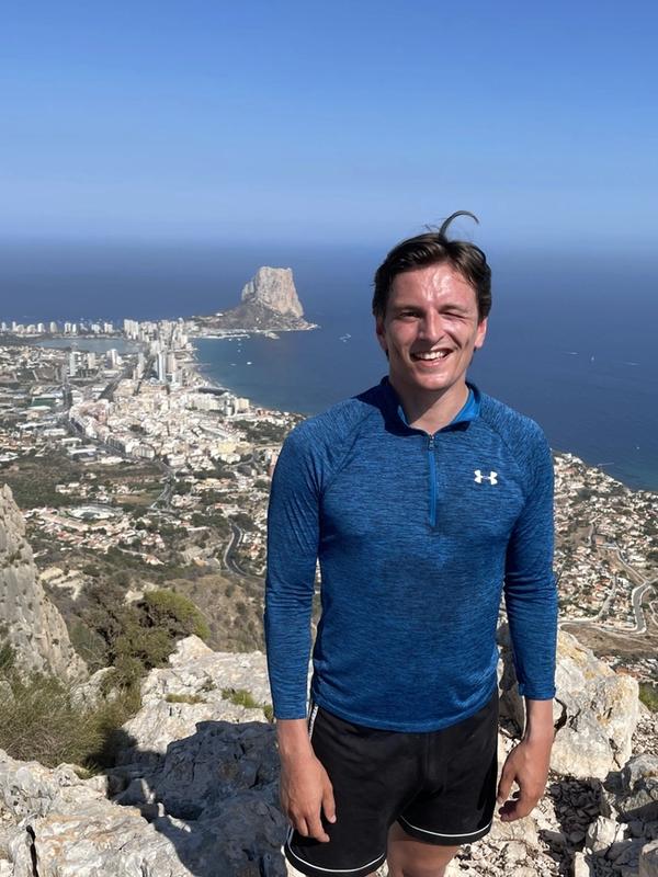 Høyre-mann Ola Svenneby (28) holder hodet kaldt