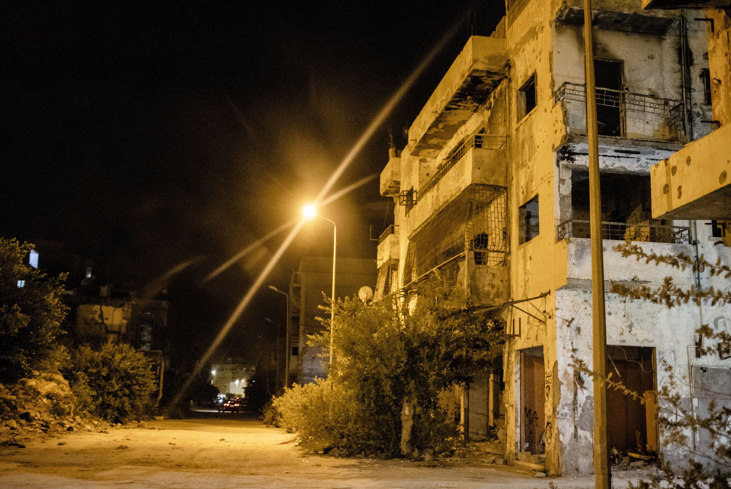 For ti år siden var Benghazi, Libya, hovedsete for det væpnede opprøret mot Muammar al-Gaddafi. Nå er det kaos. fortsatt ligger store deler av de bombede bygningene i ruiner