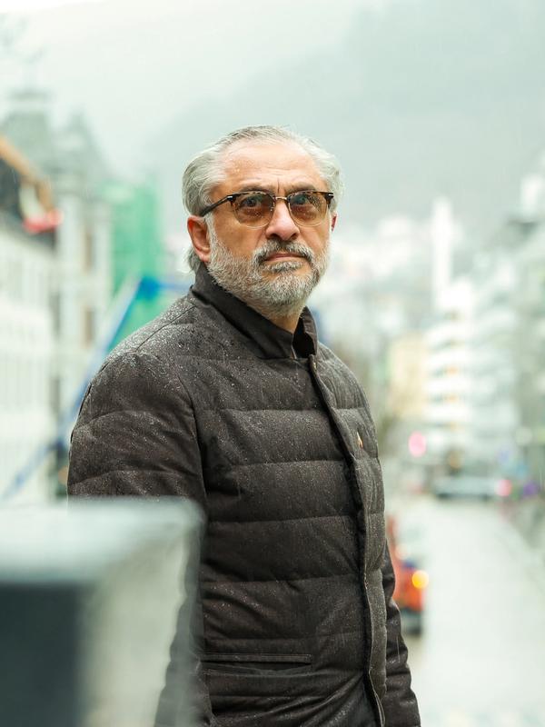 Norskiranske Nasser Rahbari jublar for åtaket på Iran. Han vil ha Reza Pahlavi til makta. 