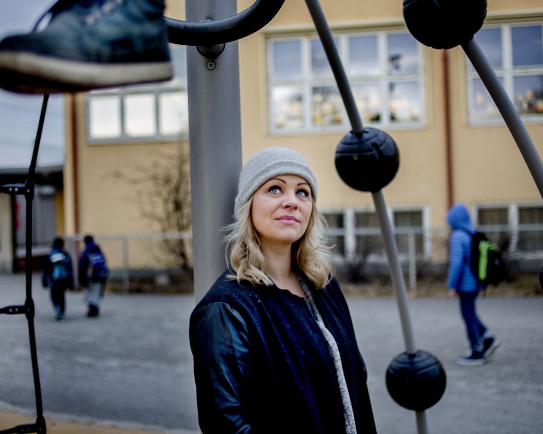 Eivor Evenrud, en av tre toppkandidater til Rødts liste ved kommunevalget 2015. Bildet er tatt p[ Huseby skole.