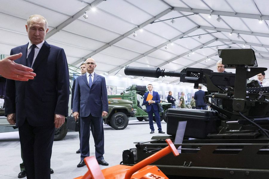 Vladimir Putin står i en økonomisk hengemyr når han skal treffe Donald Trump.