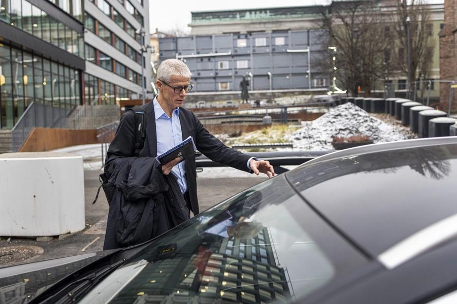 Statsråd Marte Mjøs Persen krever en skriftlig redegjørelse fra Nav-direktør Hans Christan Holte om IT-smellen, selv om Holte i går var inne på teppet for å forklare seg.