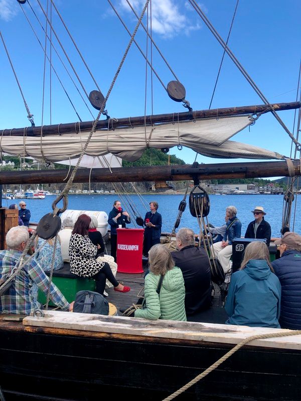 På kaia i Flekkefjord snakket vi om toget som har sluttet å gå – og om ytre høyres framgang i Frankrike.