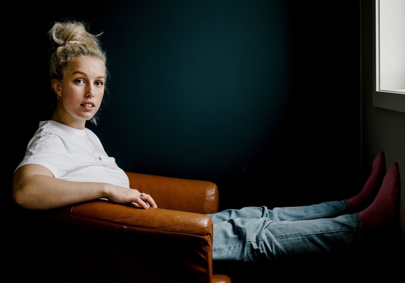 Silje Halstensen, kjent under artistnavnet Bendik. Her fotografert i sitt hjem. Foto: Fartein Rudjord