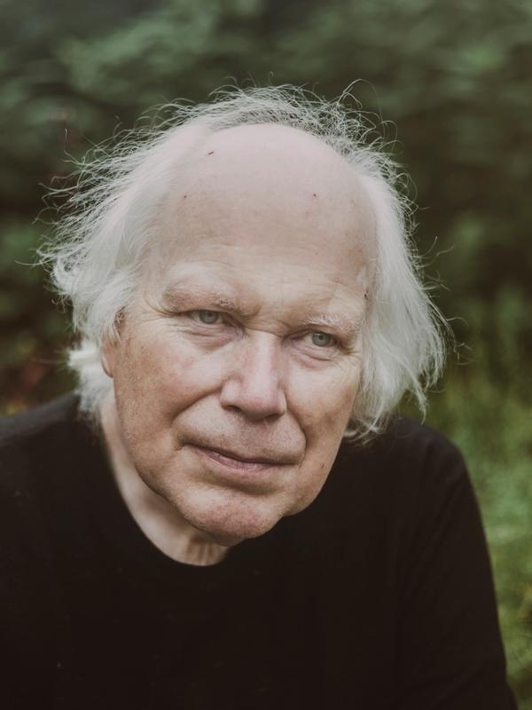 Klaus Høiland har viet livet til soppenes underlige verden.