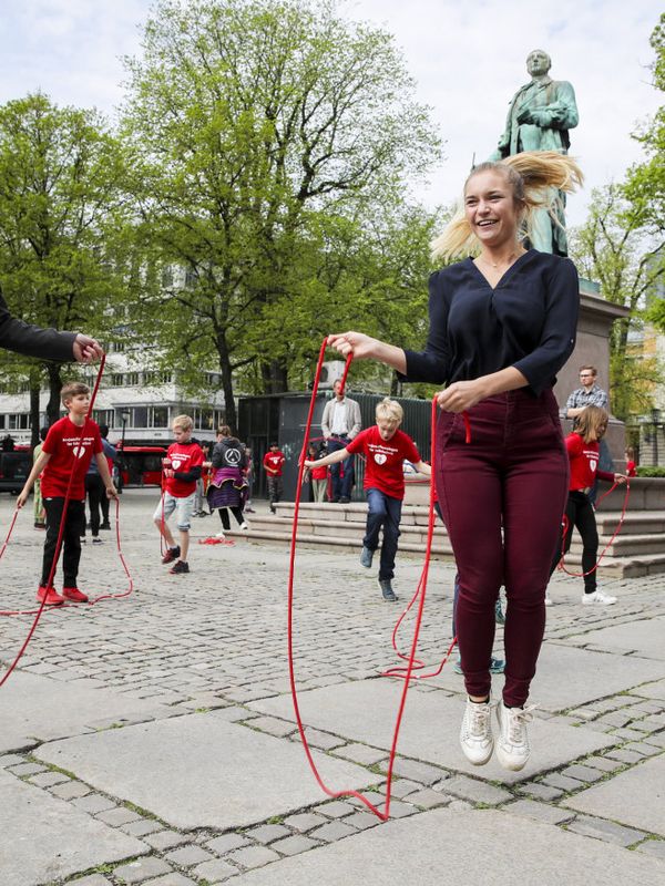 Også politikerne er bekymret for smartskjermenes påvirkning på barna – men vil ikke ha skjermforbud.