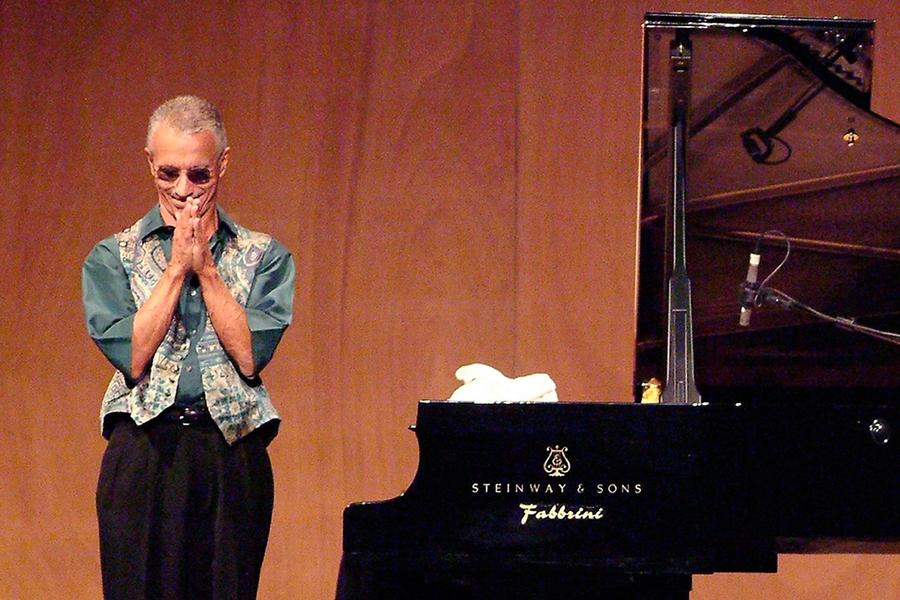 Gjennom fire tiår har Keith Jarrett improvisasjoner omgitt meg.