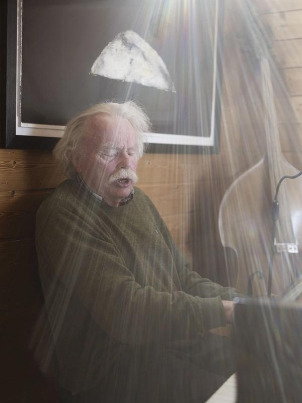 Jon-Roar Bjørkvold trodde alt i musikken var dur og moll. Det var helt til han hørte barnesang.