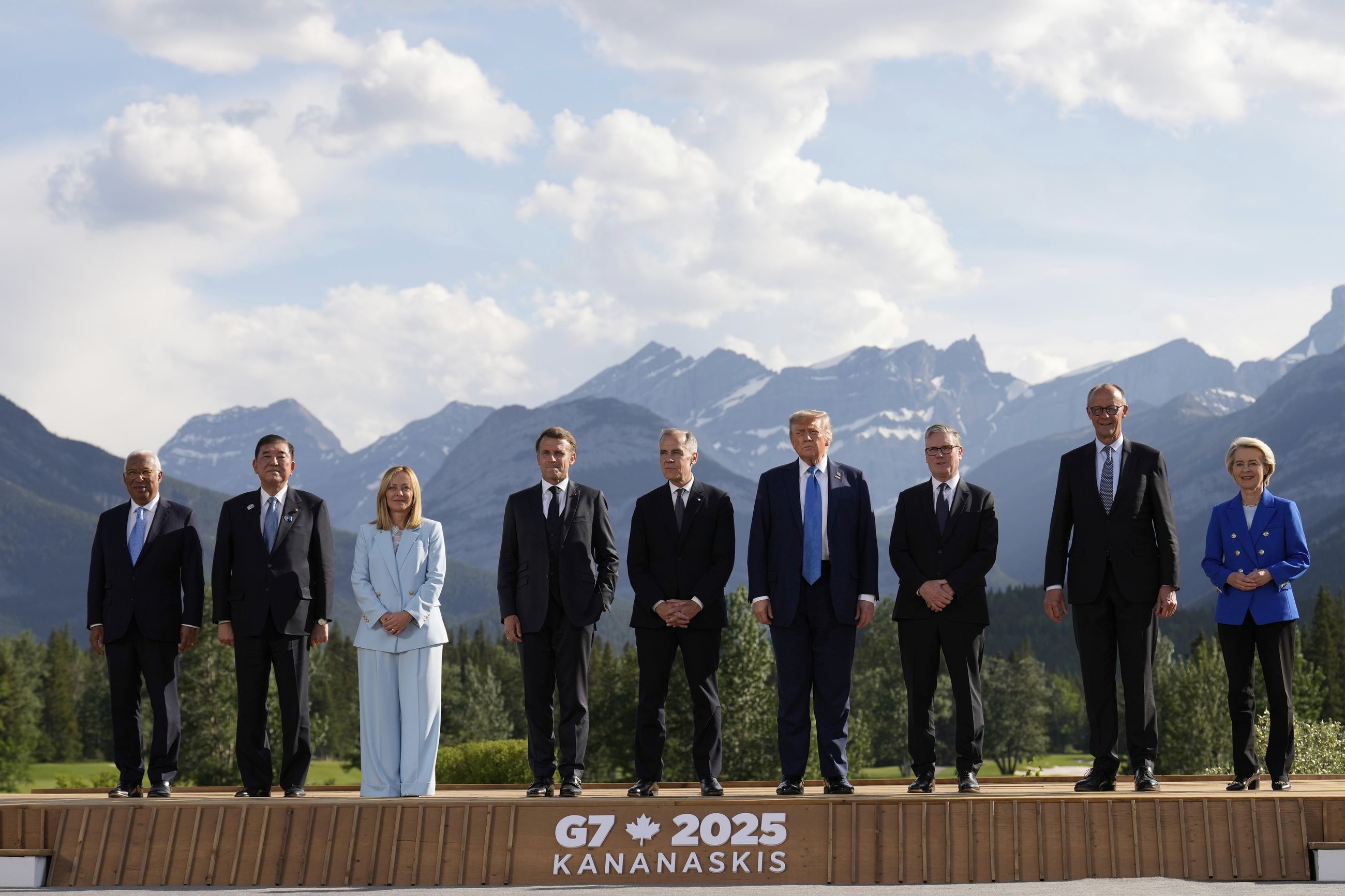 SAMMEN: EU-president António Costa, Japans statsminister Shigeru Ishiba, Italias statsminister Giorgia Meloni, Frankrikes president Emmanuel Macron, Canadas statsminister Mark Carney, USAs president Donald Trump, Storbritannias statsminister Keir Starmer, Tysklands kansler Friedrich Merz og EU-kommisjonens leder Ursula von der Leyen på ukas G7-møte i Canada.