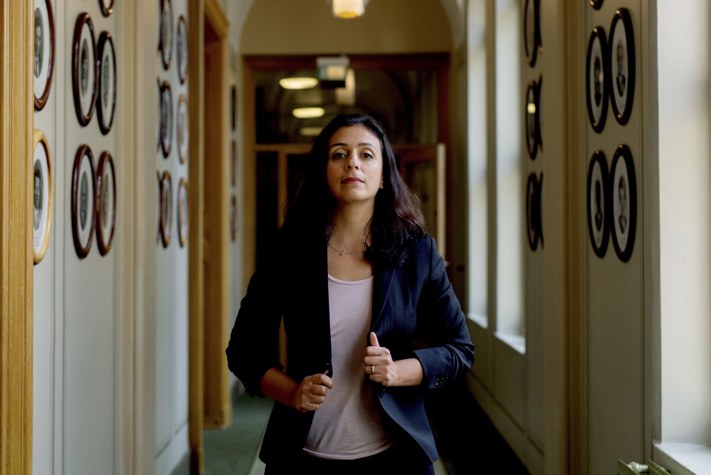 Hadia Tajik (Ap) varsler at de med stor sannsynlighet vil velte om på Høyres skatteutvalg dersom de vinner valget. Her er hun fotografert på Stortinget. Foto: Hanne Marie Lenth Solbø