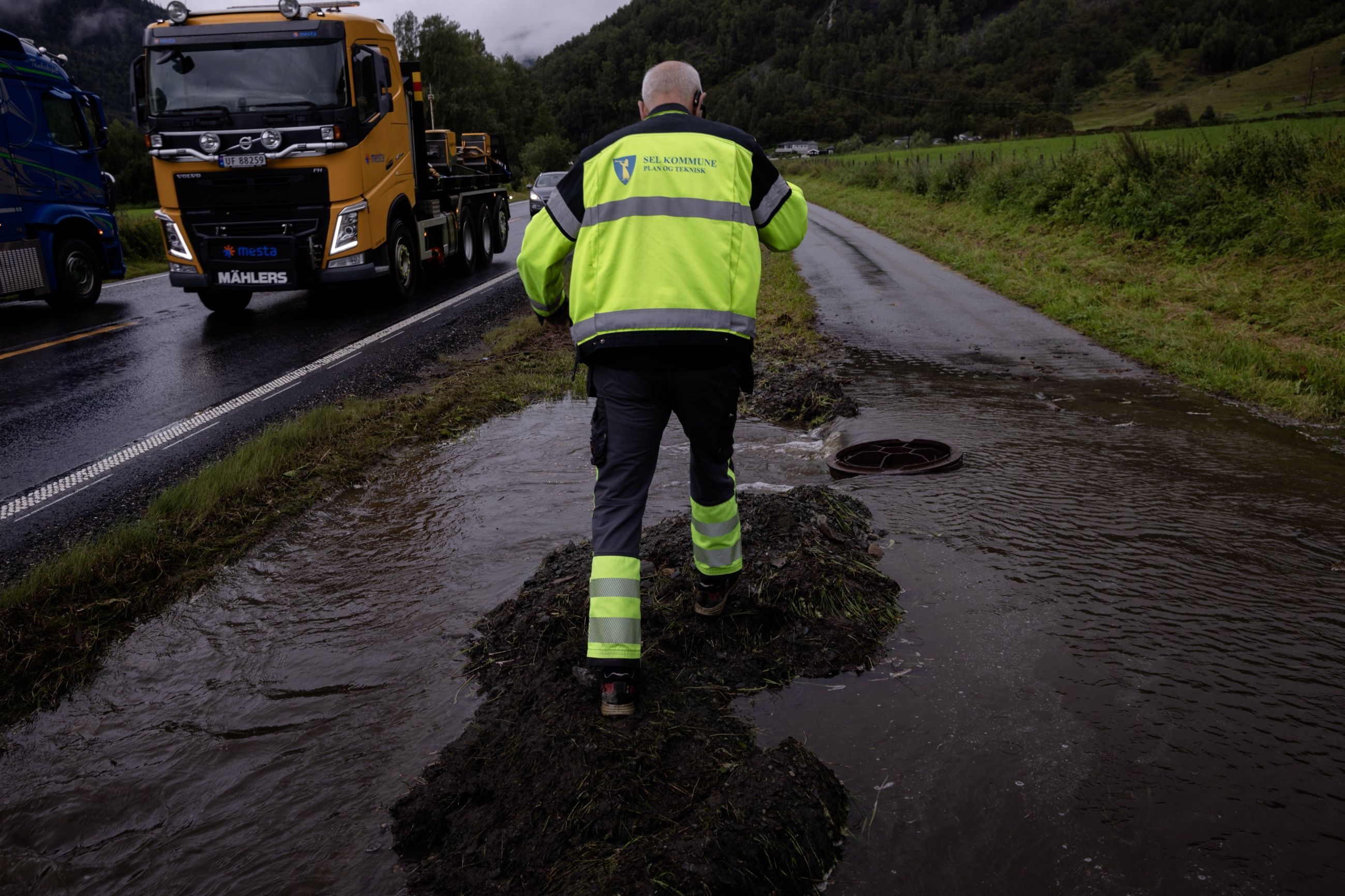 I skvis: Bjørn Sagdalen i Sel kommune observerer arbeid langs E6 sør for Otta.