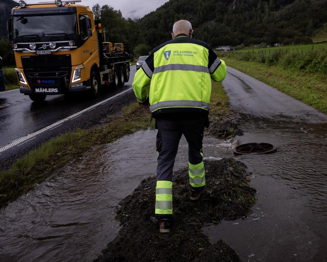 I skvis: Bjørn Sagdalen i Sel kommune observerer arbeid langs E6 sør for Otta.